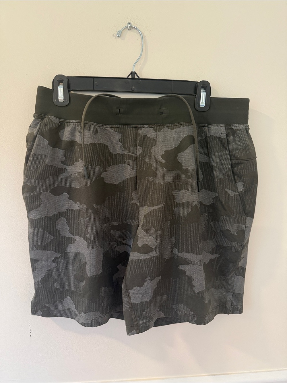 lululemon athletica Men's Gray/green Camo Athletic Shorts